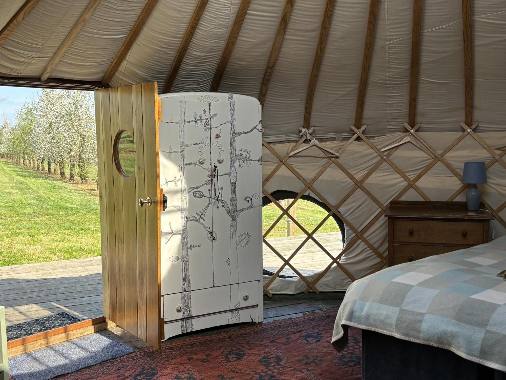 Dragon Orchard Retreat Villa Ledbury Room photo